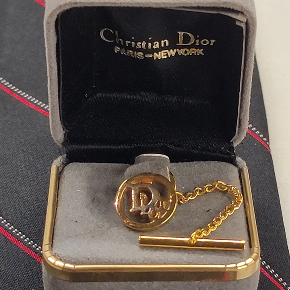 CHRISTIAN DIOR Vintage Gold Logo Pin - Picture 5 of 6